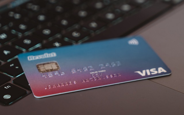 ミュゼプラチナムは家族名義のクレジットカードを使うことはできるの？