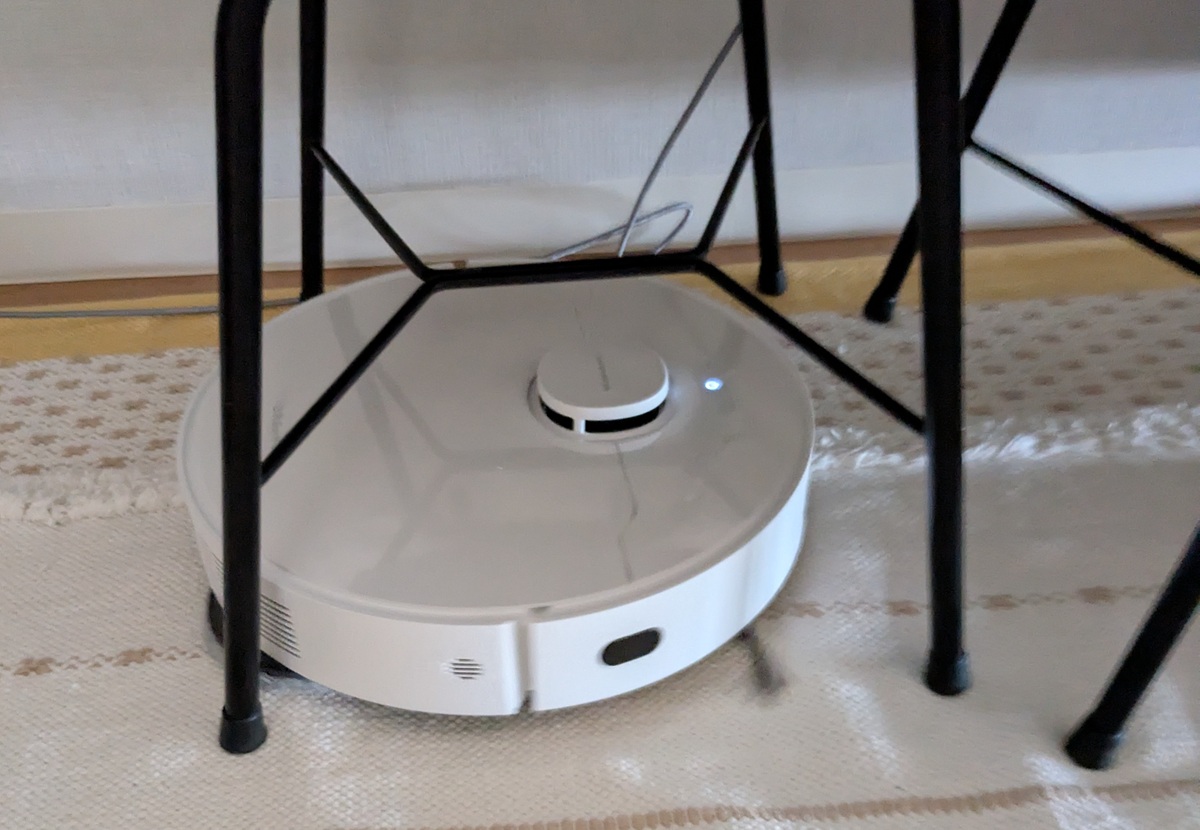 【ロボット掃除機 Dreame (ドリーミー) D20 Ultra のメリット・良かった所】⑧椅子の間に入ってまで掃除をしてくれる