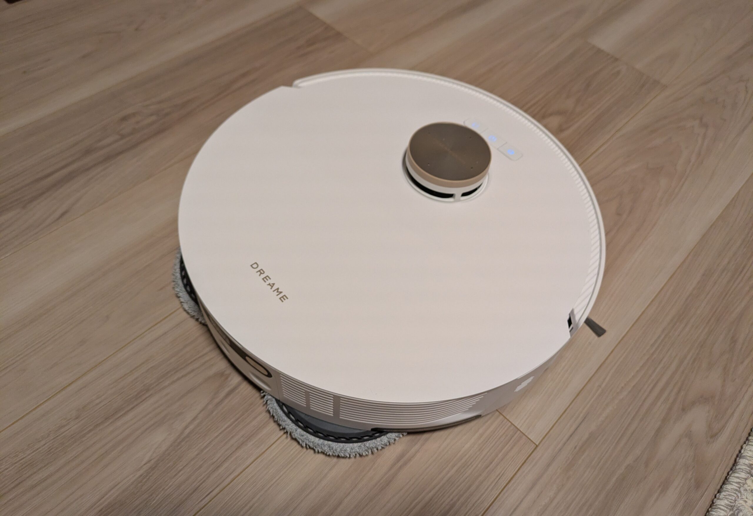 【メリット・良かった所②】フローリングは水拭き、カーペットやラグは吸引だけと自動で切り替えてくれる。モップは自動で着脱もできる。